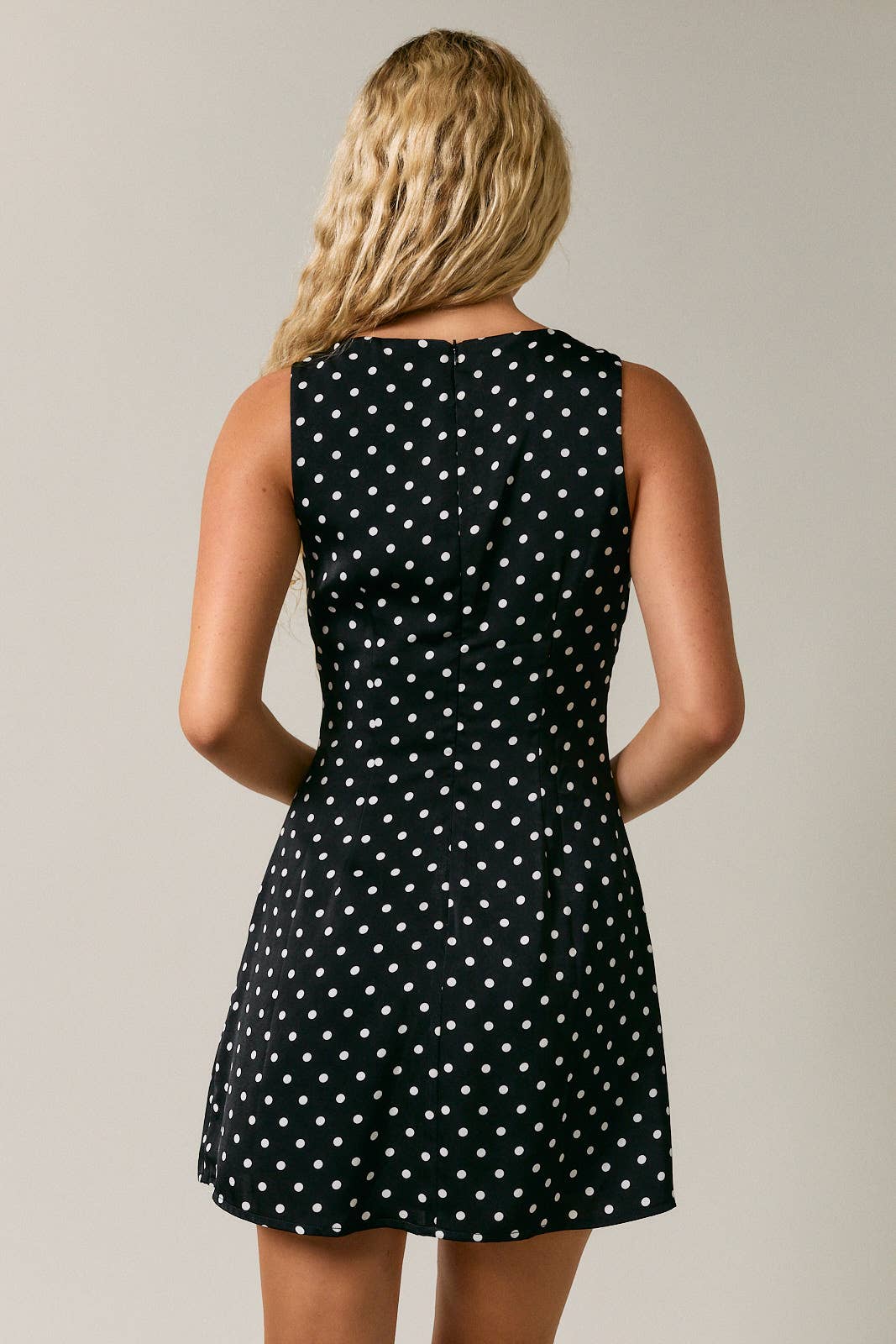 SQUARE NECK SLEEVELESS MINI DRESS: BLACK-WHITE DOT