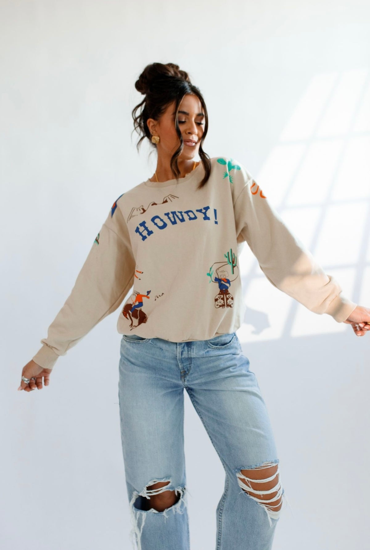 Retro Graphic Howdy Sweatshirt