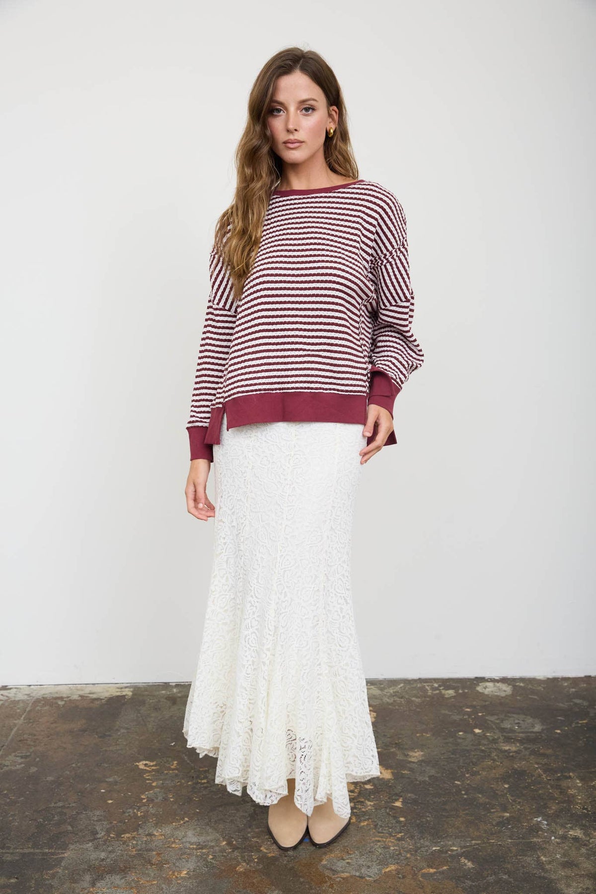 STRIPE EXPOSED SEAM SPLIT HEM LONG SLEEVE KNIT TOP : BROWN
