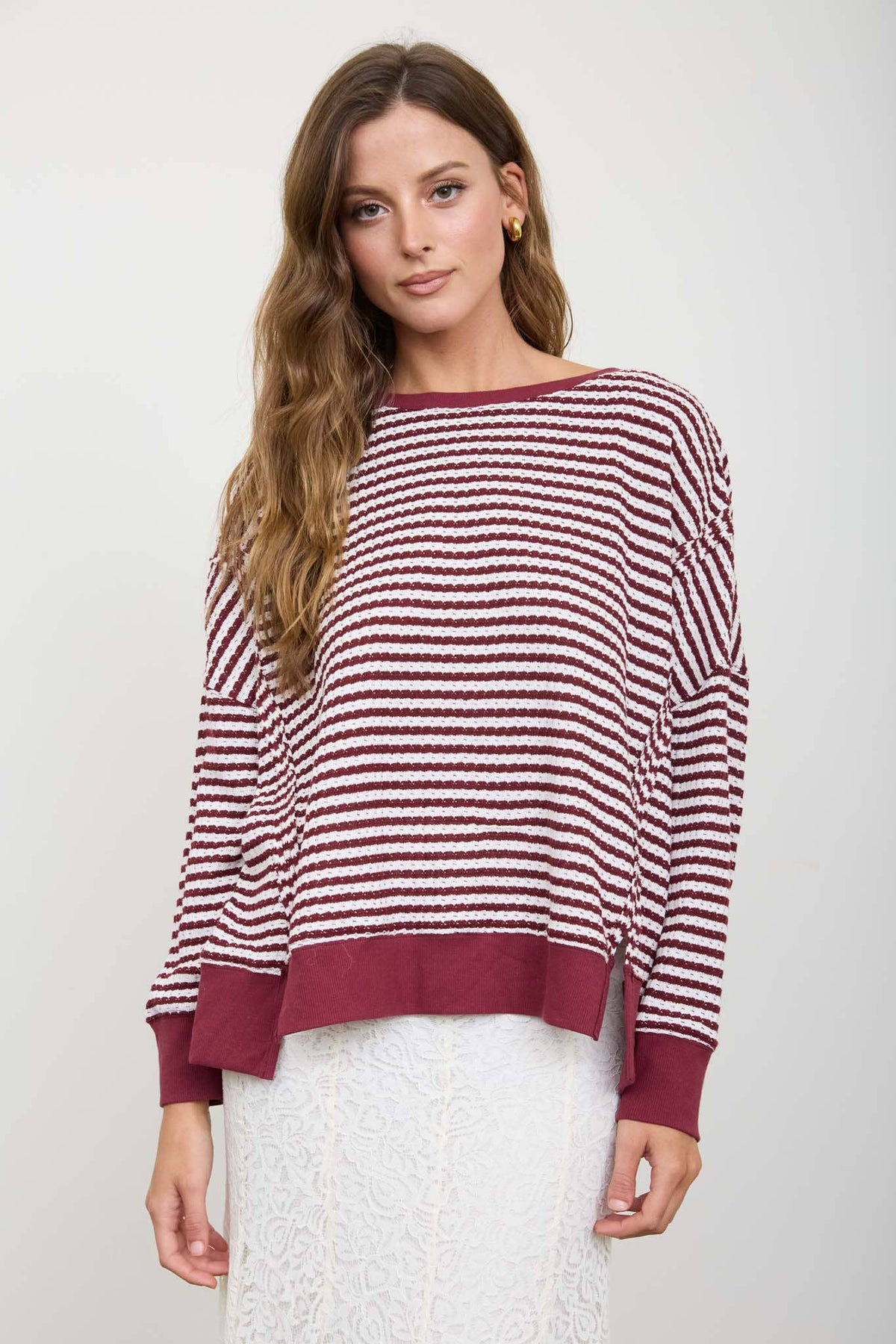 STRIPE EXPOSED SEAM SPLIT HEM LONG SLEEVE KNIT TOP : BROWN