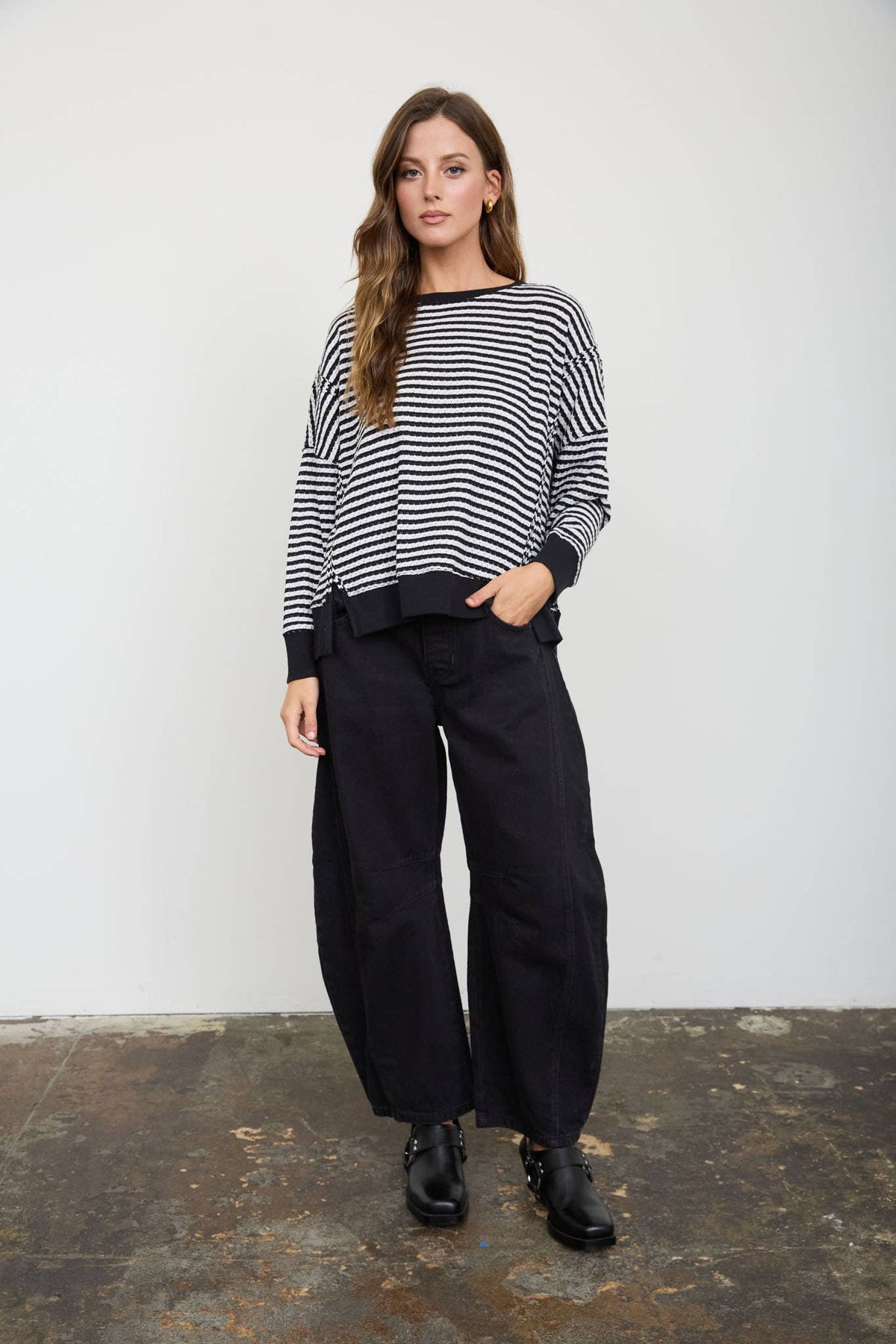 STRIPE EXPOSED SEAM SPLIT HEM LONG SLEEVE KNIT TOP : BLUE