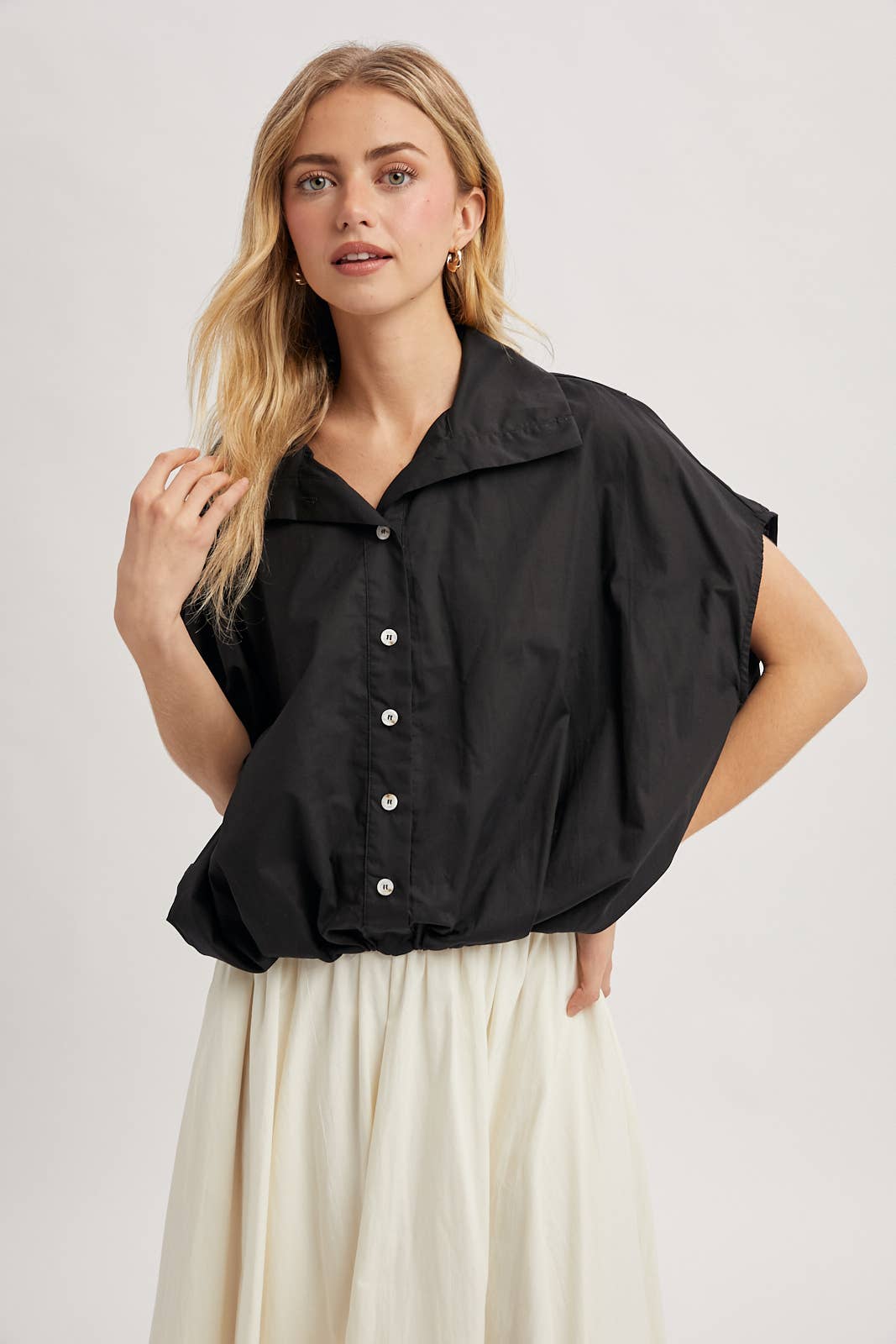 BUBBLE HEM BUTTON-UP BLOUSE