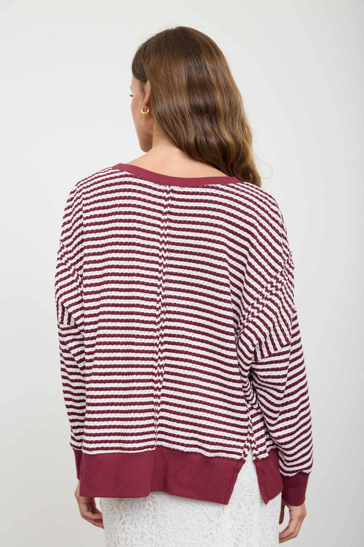 STRIPE EXPOSED SEAM SPLIT HEM LONG SLEEVE KNIT TOP : BLUE