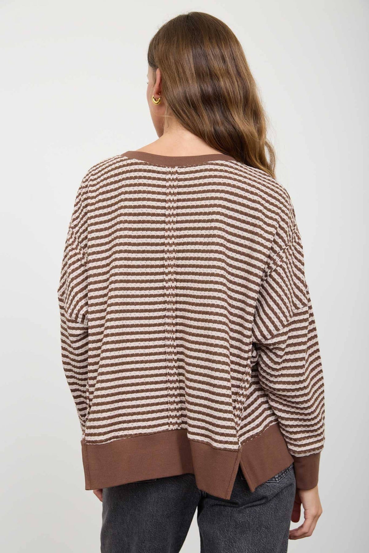 STRIPE EXPOSED SEAM SPLIT HEM LONG SLEEVE KNIT TOP : BLUE